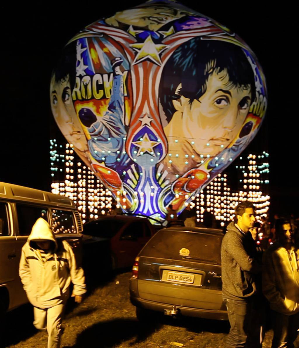 pohled na balon na kterém je Rocky Balboa